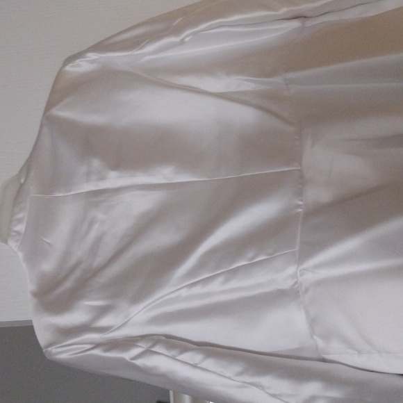 Clothes - Picture 4 of 4